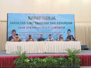 RAPAT KINERJA DI LINGKUNGAN FAKULTAS ILMU TARBIYAH DAN KEGURUAN IAIN CIREBON MENUJU KAMPUS SIBER